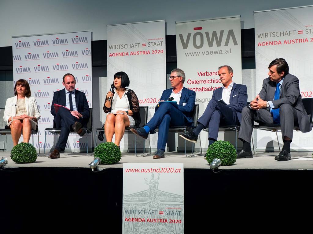 Podiumsdiskussion: Digitalisierung der Prozesse in Wirtschaft und Staat. Chancen und Risiken. Braucht es Regulierungsmaßnahmen?