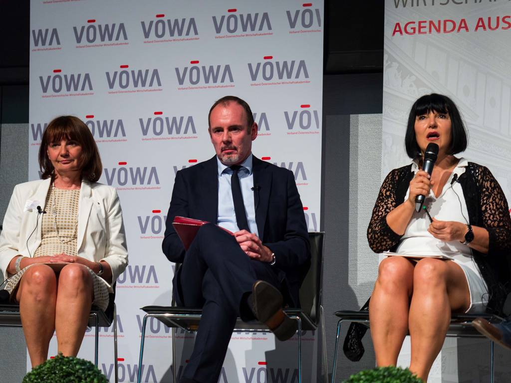 Podiumsdiskussion: Digitalisierung der Prozesse in Wirtschaft und Staat. Chancen und Risiken. Braucht es Regulierungsmaßnahmen?