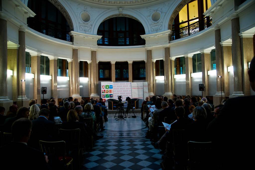 Business-Talk „Zur Person“: Staatssekretärin Mag.a Sonja Steßl