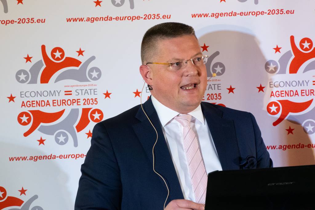 DDr. Alexander Petsche (Baker & McKenzie)